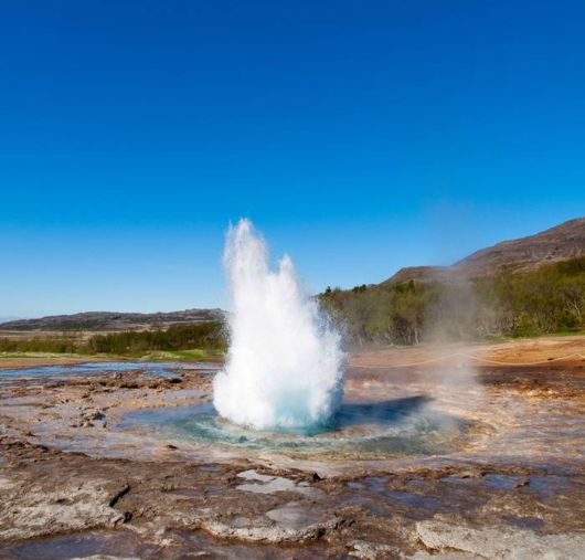 ENERGIA GEOTERMICA:             sfrutta il calore presente nella crosta e nel sottosuolo del pianeta per produrre energia ele