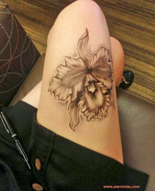 Amazing Paintings On Thighs Instead Of Canvas