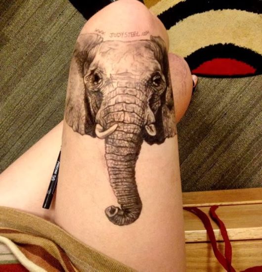Amazing Paintings On Thighs Instead Of Canvas