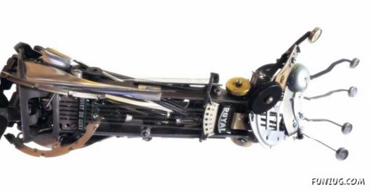 Jeremy Mayer Builds Robots From Recycled Typewriters