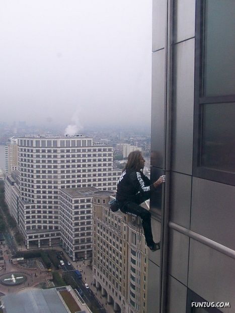 Amazing Wall Climber Man