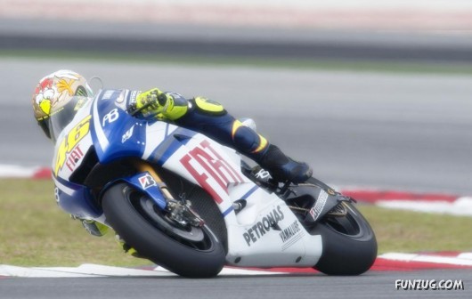 Click to Enlarge - Valentino Rossi Fiat Yamaha MotoGP Wallpapers