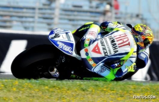 Click to Enlarge - Valentino Rossi Fiat Yamaha MotoGP Wallpapers