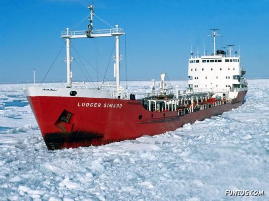 Click to Enlarge - MindBlowing Watercraft Wallpapers