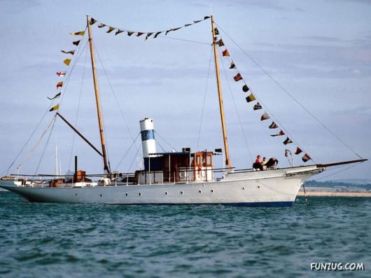 Click to Enlarge - MindBlowing Watercraft Wallpapers