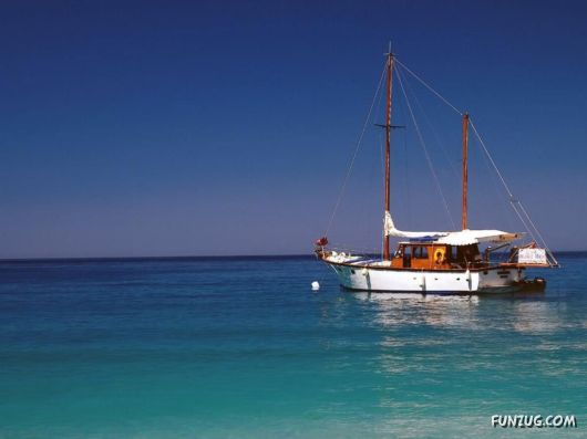 Click to Enlarge - MindBlowing Watercraft Wallpapers