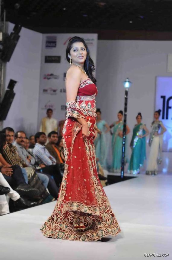 Bhoomika Chawla Looking Gorgeous On The Ramp
