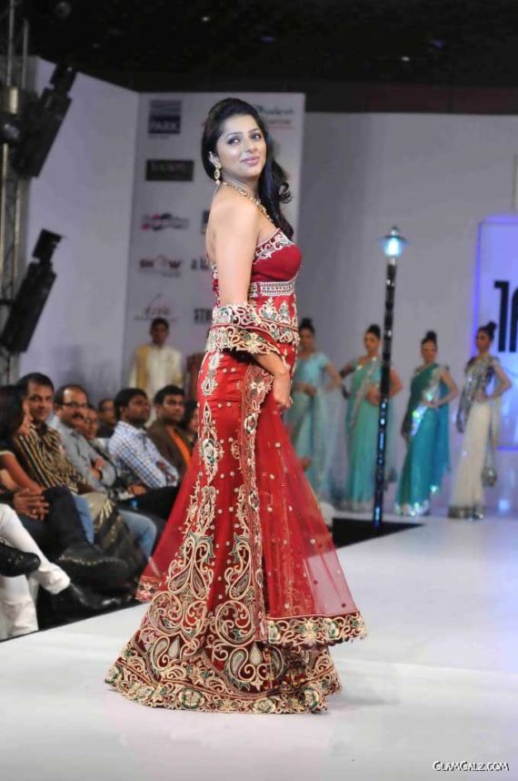 Bhoomika Chawla Looking Gorgeous On The Ramp