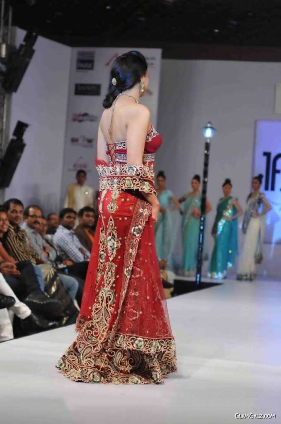 Bhoomika Chawla Looking Gorgeous On The Ramp