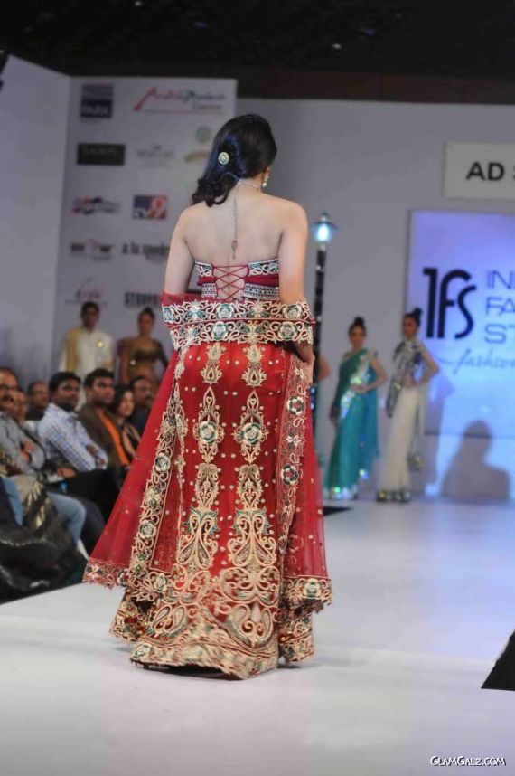 Bhoomika Chawla Looking Gorgeous On The Ramp