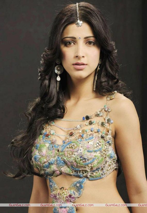 Pretty Shruti Hassan