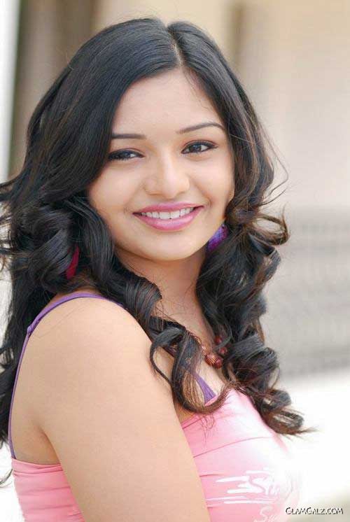 Pretty Tamil Beauty Yamini