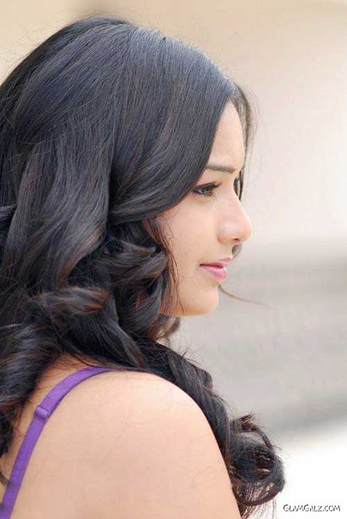 Pretty Tamil Beauty Yamini