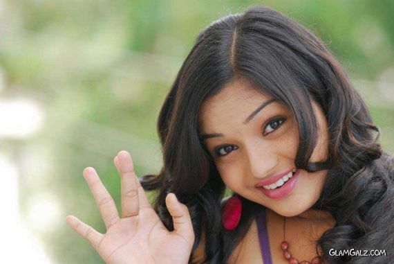 Pretty Tamil Beauty Yamini