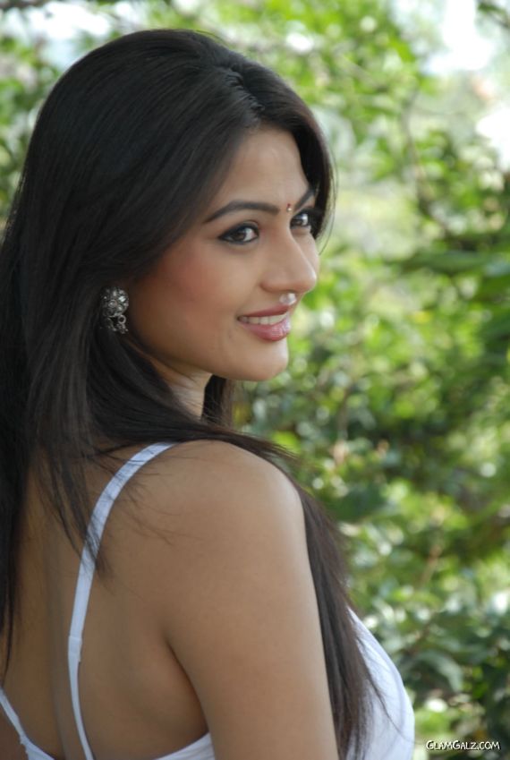 Beautiful Indian Actress Kunkuma