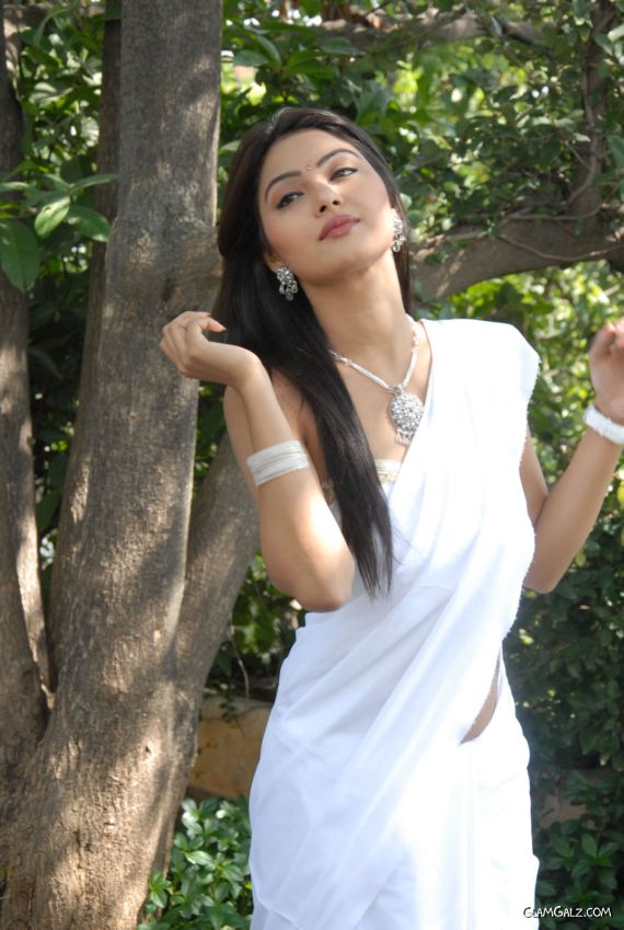 Beautiful Indian Actress Kunkuma