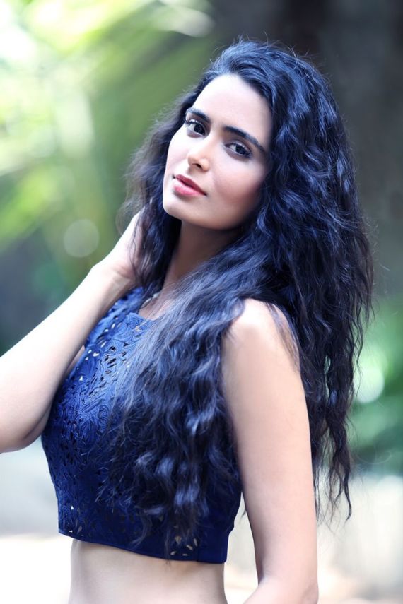 Meenakshi Dixit Latest Photos