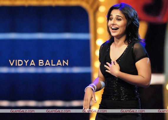 Click to Enlarge - Vidya Balan Sensational Wallpapers