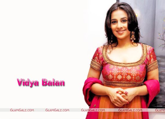 Click to Enlarge - Vidya Balan Sensational Wallpapers