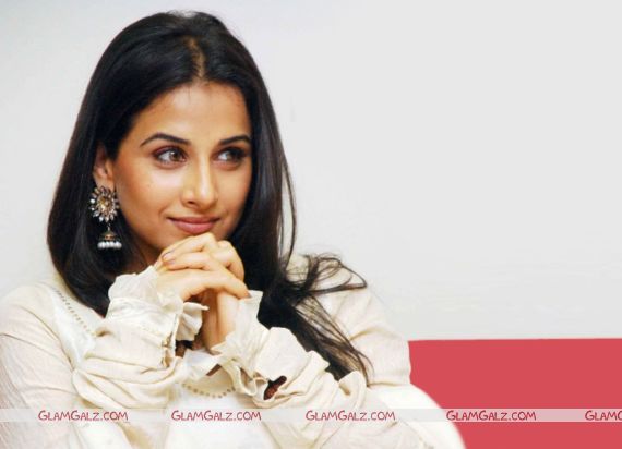 Click to Enlarge - Vidya Balan Sensational Wallpapers