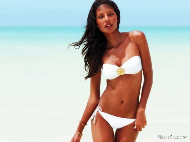Black Beauty Emanuela De Paula