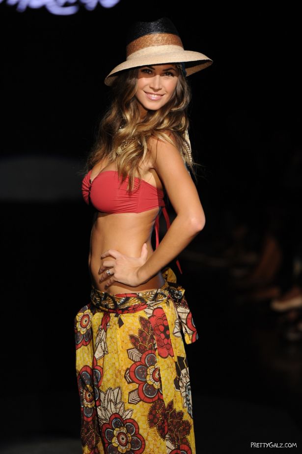 Melissa Satta Walks At Blue Fashion Beach